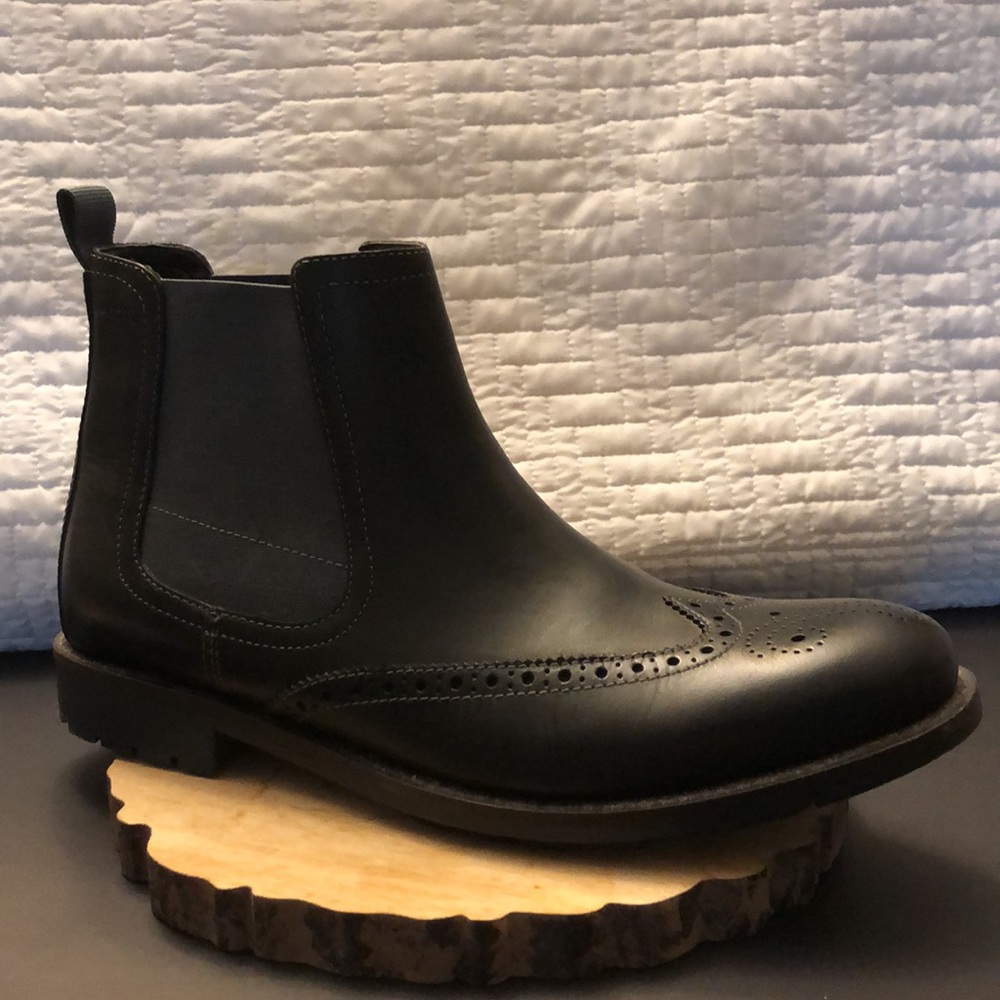 COPY - Clarks mens black Leather Chuckka  style boot  shoe - size 9M